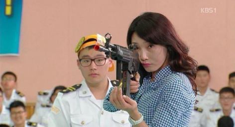 자칭 밀덕 전문가들에게 대혼란을 선물한 어머님 사격법 | 인스티즈