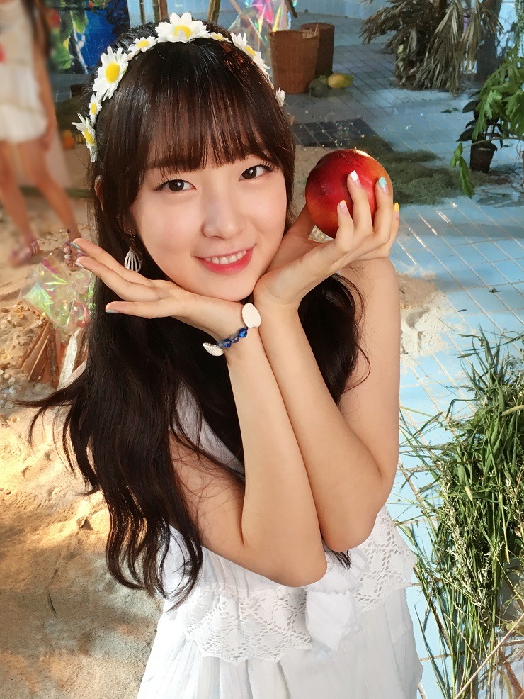 오마이걸 아잉 뮤직비디오 촬영현장 아린, 진이 .jpg | 인스티즈