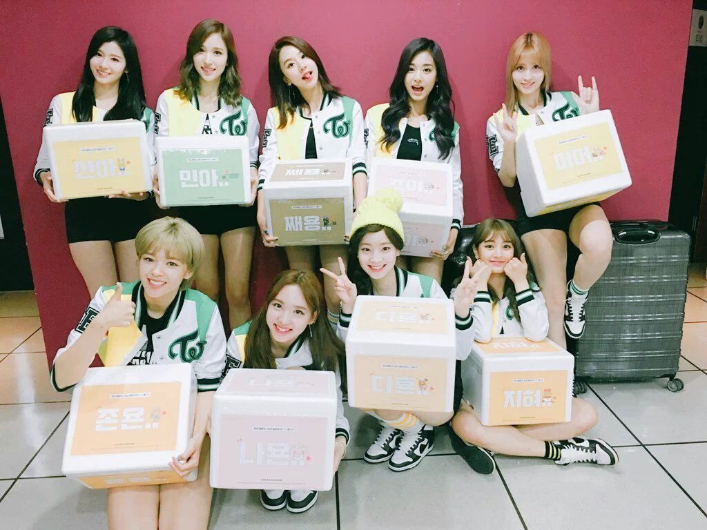 오늘자 트와이스 단체사진.jpg | 인스티즈