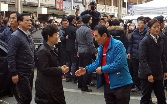 박근혜 대통령 서문시장 전격방문 | 인스티즈