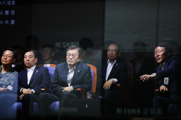 오늘자 국방과학연구소 방문한 문재인 대통령.jpg | 인스티즈