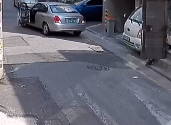 어설픈 호의가 부른 대참사.gif | 인스티즈
