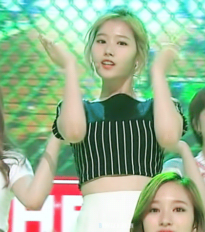 [트와이스] 생긴것부터 애교 가득한 모태애교녀.gif | 인스티즈