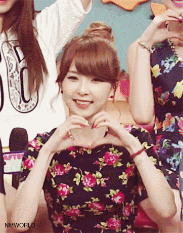 흔치 않은 고급시계 하는 여자아이돌 | 인스티즈