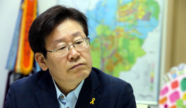 우리들은 청년인데 문재인VS이재명VS안희정의 청년 정책이 어떤지는 꼭 봐야지!!!!! | 인스티즈