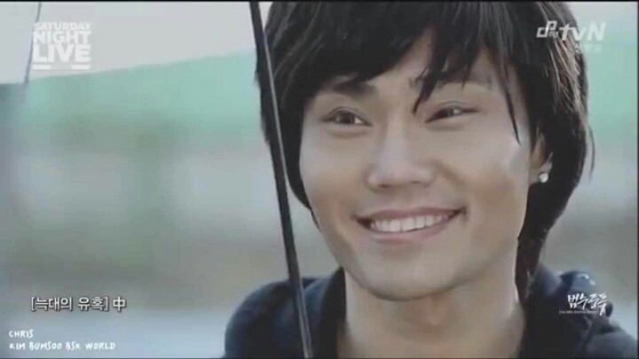 많은 드라마에서 패러디 된 전설적인 강동원 늑대의 유혹 우산씬.gif | 인스티즈