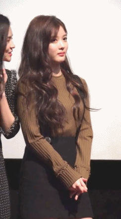 김유정 무대인사 모습 GIF | 인스티즈