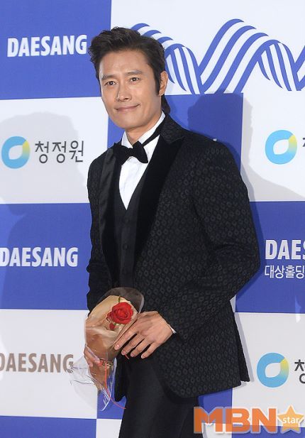오늘자 청룡영화상 레드카펫 이병헌 | 인스티즈