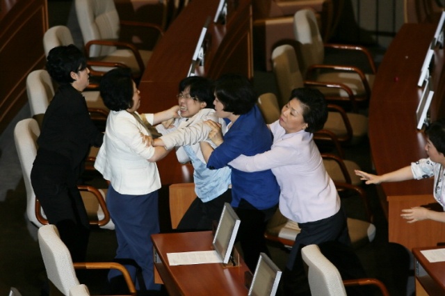 2009년 7월 22일 미디어법 날치기 하던 날.jpg | 인스티즈