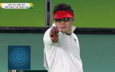 박상영선수의 버프를 받은 진종오선수.gif | 인스티즈