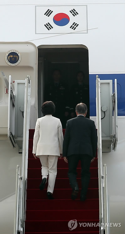 문재인 대통령님 내외 독일 출국 사진 | 인스티즈
