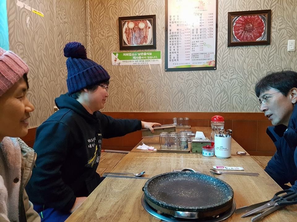 성탄절에 팽목항 찾은 충남 아이돌 안희정 도지사 | 인스티즈