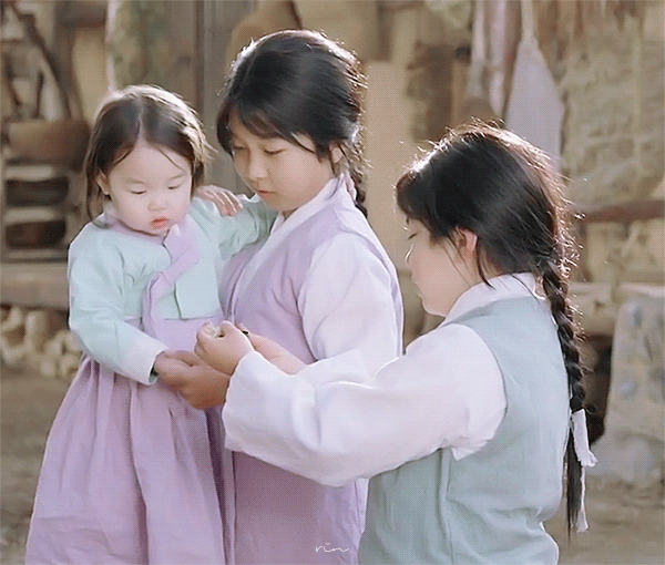 [역적] 짱덕사 할뻔한 길동이 동생 아가 어리니.jpgif | 인스티즈