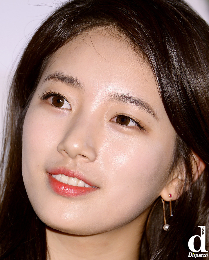 수지 피부가 좋다는 걸 느낄 수 있는 기사사진들 | 인스티즈