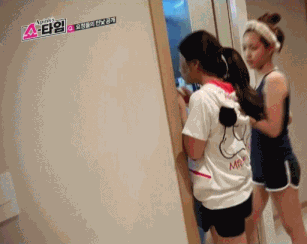 왼손도 말썽부릴 조짐이 보이는 오른손나은 [데이터주의] | 인스티즈