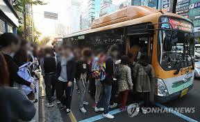 시내버스 줄이 길때 뒷문으로 타는 행동 비매너다vs아니다 | 인스티즈