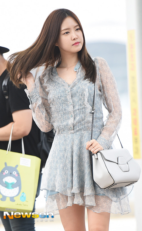 오늘자 손나은 공항패션 | 인스티즈