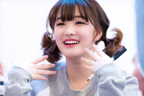 [데이터주의] 라붐에서 탱탱볼을 맡고 있는 율희.jpgif | 인스티즈