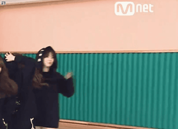 총 쏘는거 좋아하는 이수현 | 인스티즈