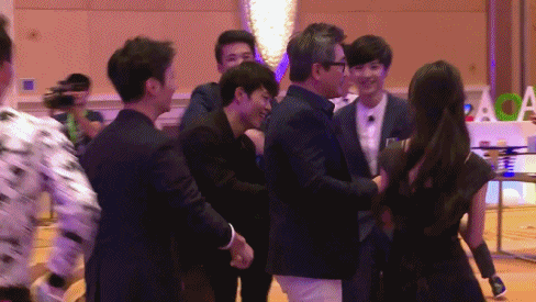 난쟁이 똥자루만한 초아가 신난모습.gif | 인스티즈