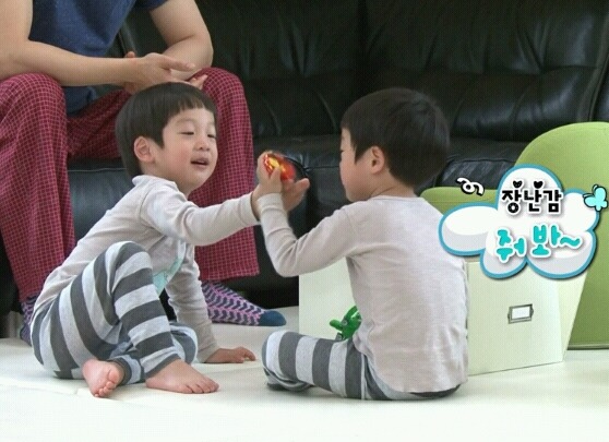 [슈퍼맨이돌아왔다] [이서언 외] 장난감 뺏기고 억울미 터진 서언이 | 인스티즈
