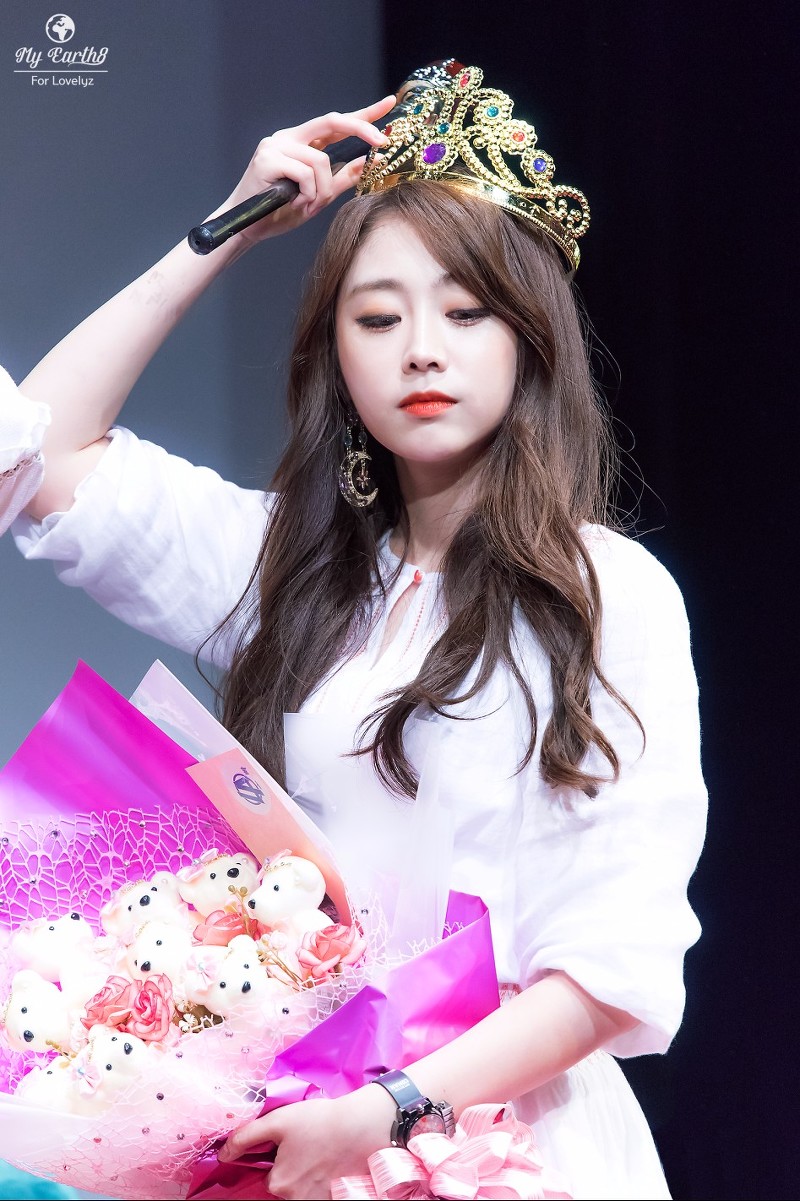 왕관을 쓴 러블리즈 지수 | 인스티즈