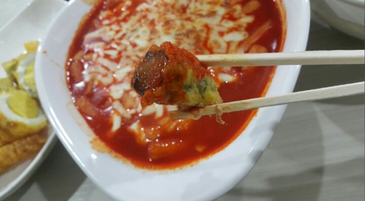 [고르기] 떡볶이 + 튀김 따로 먹는다 vs 찍어 먹는다 vs 푹 적셔 먹는다 | 인스티즈