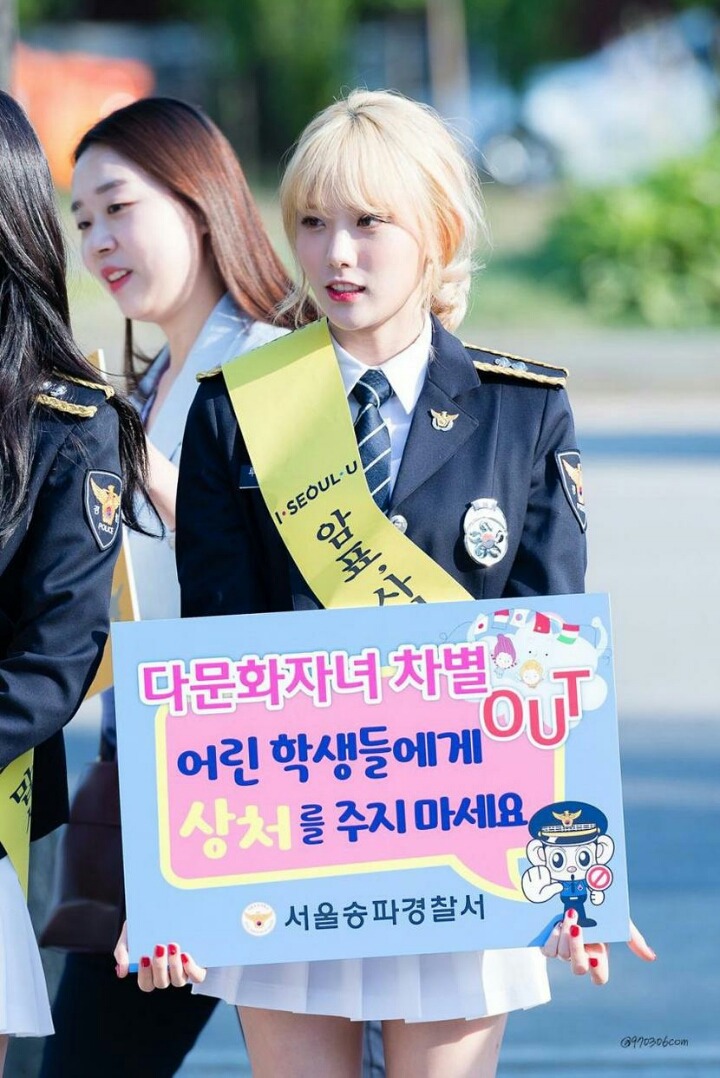 어제자 경찰제복 우주소녀 | 인스티즈