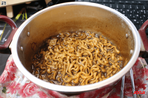 매일먹어도 맛있는 짜장라면 움짤 gif | 인스티즈