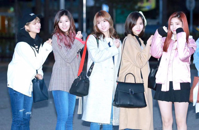 오늘 미나리 뮤뱅 출근 | 인스티즈
