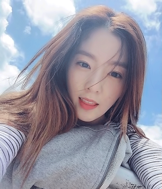 셀카 못찍는다고 소문난 아이린.JPG | 인스티즈