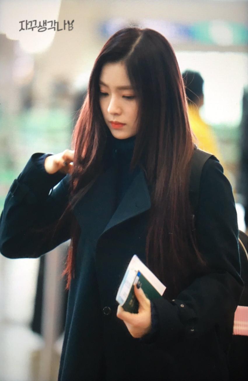 오늘자 일본 출국하는 레드벨벳 완전체 | 인스티즈