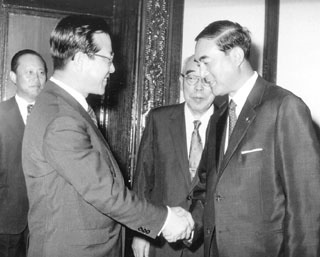 일본 자민당 우익의 정신적지주 20선 중의원 나카소네 야스히로 | 인스티즈