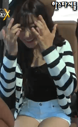 호불호 갈리는 꽉 끼는 여자 바지 .gif | 인스티즈