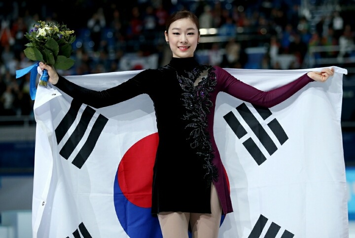 태극기가 잘 어울리는 여자 | 인스티즈