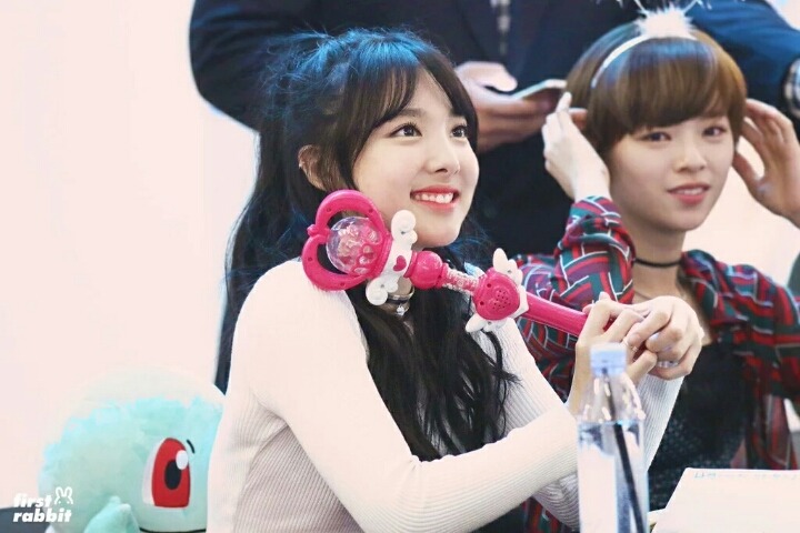 [트와이스] 엠카 엔딩 무대에서 기차 솔플하는 나연이 | 인스티즈