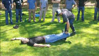 술에 떡이 된 사람 옮기는 방법.gif | 인스티즈