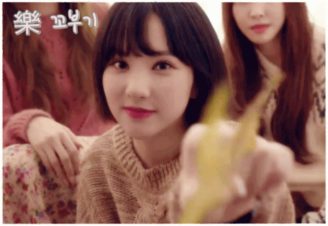 여자친구랑 침대에서 뜨거워지는 만화.jpg | 인스티즈