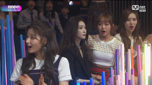 MAMA 청하 수상 축하 해주는 유정,도연,결경.gif | 인스티즈