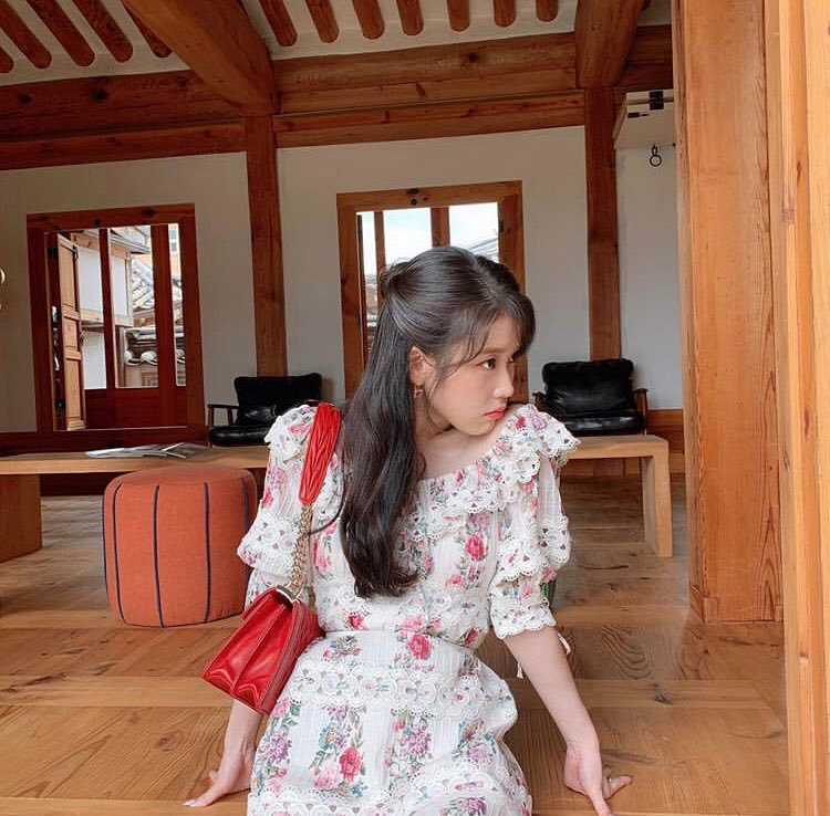 아이유 여친짤 일수도 아닐수도 있는 사진들 .jpg | 인스티즈