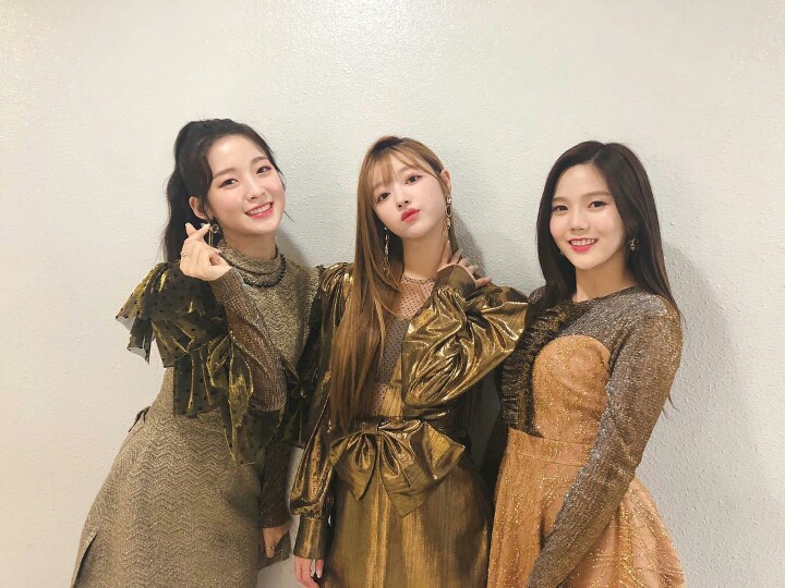 오늘자 오마이걸 인스타 업뎃 | 인스티즈