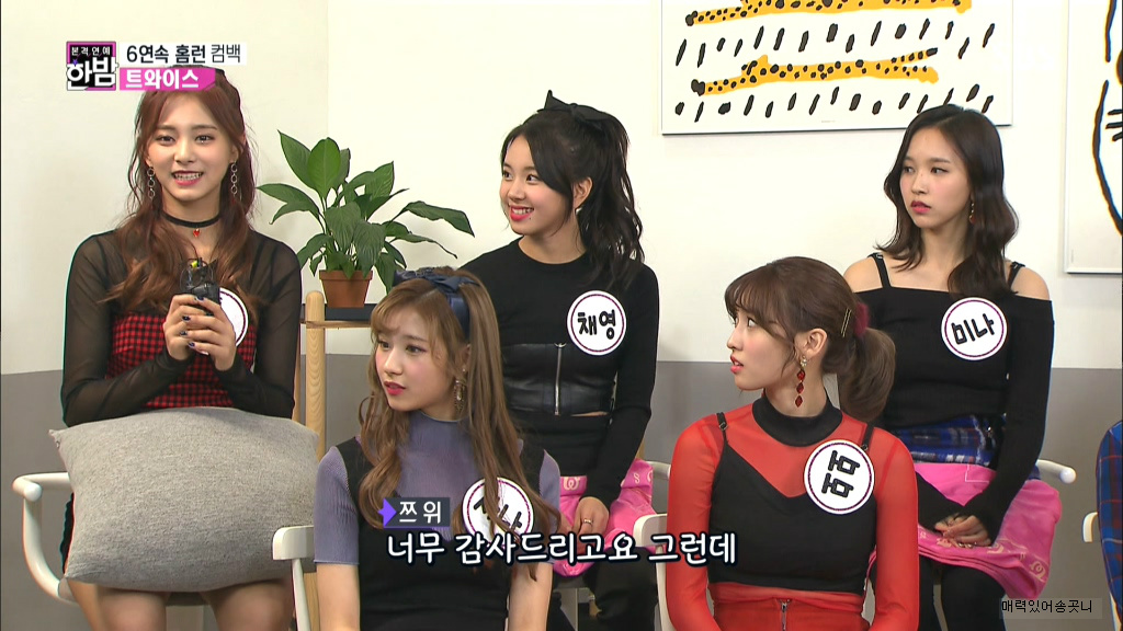 인터뷰중에 사심이 나온 리포터.jpgif | 인스티즈