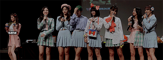 혼자서도 잘노는 트와이스 사나 | 인스티즈