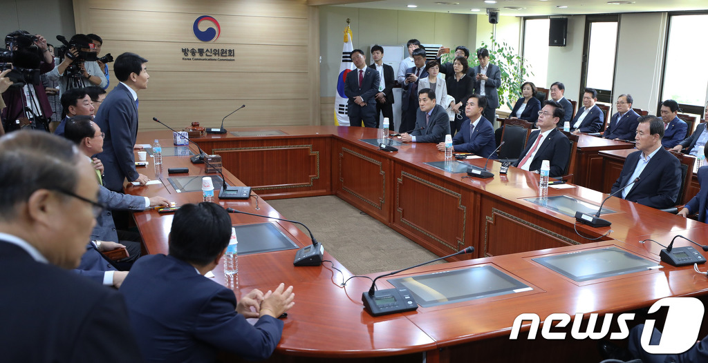 ??? : 자유한국당 이정도면 합리적인 보이콧 아니니?? | 인스티즈