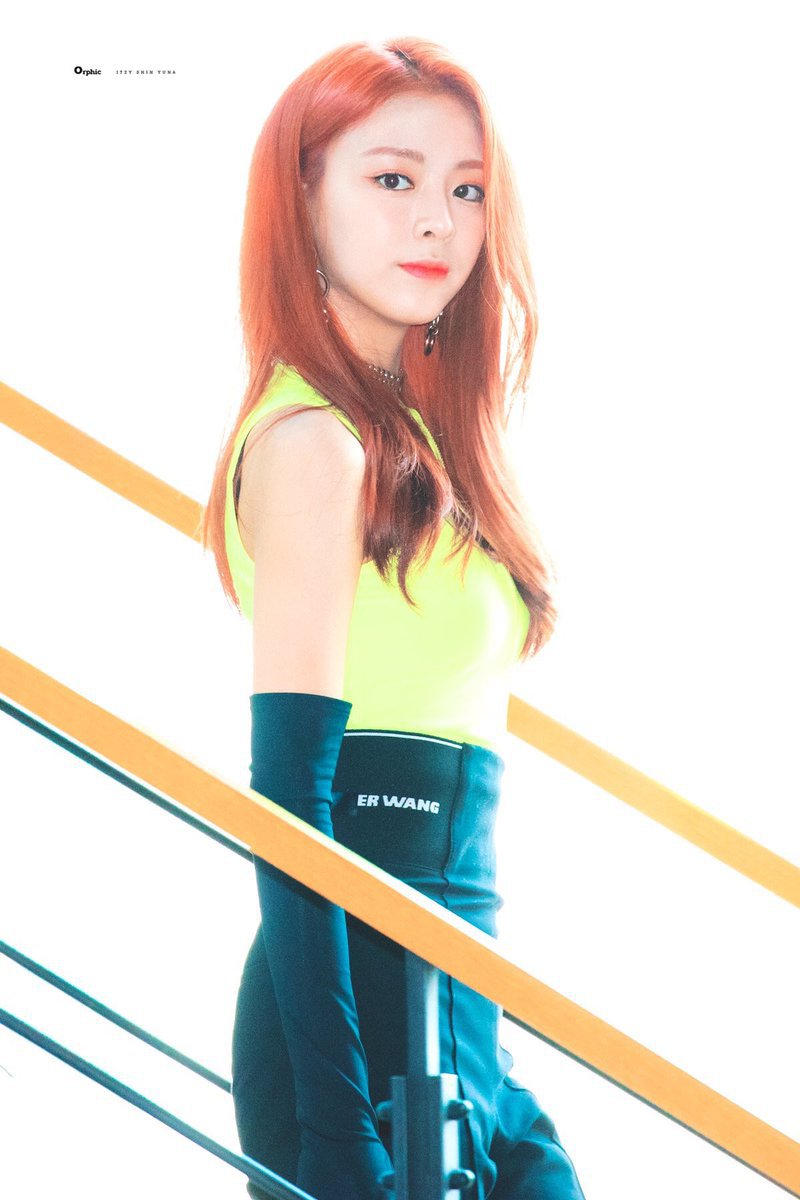 빨간머리가 잘어울리는 ITZY 유나.jpgif | 인스티즈