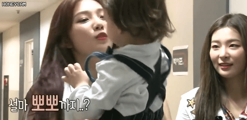 레드벨벳이랑 뽀뽀하는 윌리엄 ㄷㄷ.gif | 인스티즈