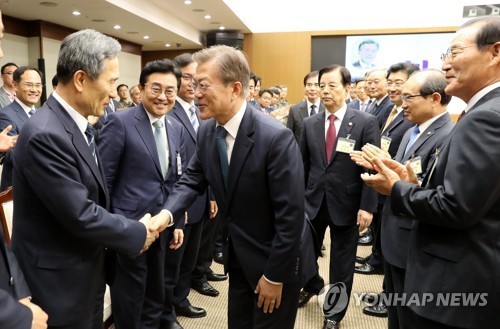문재인 대통령과 김관진.jpg | 인스티즈