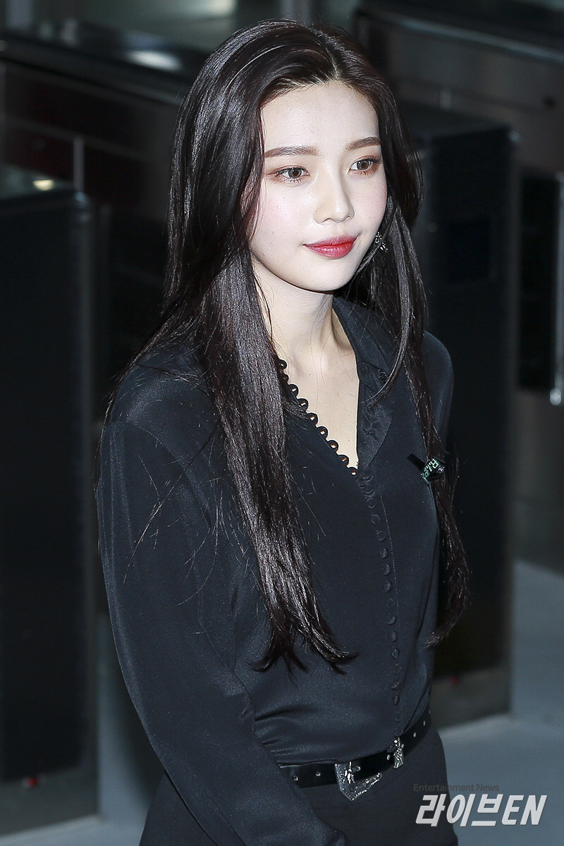 분위기 넘치는 가요대전 레드벨벳 조이.jpgif | 인스티즈
