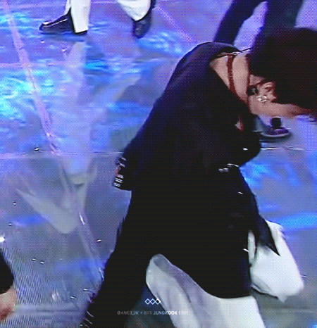 바지가 터진 7년차 아이돌의 대처법 (주어 : 방탄 정국).jpgif | 인스티즈