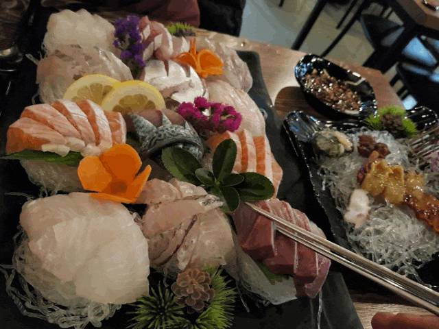 싱싱한 생선회! 방어회 (+매운탕) gif | 인스티즈